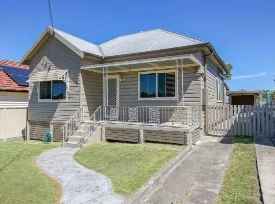 10 illawarra avenue, Cardiff, NSW 2285