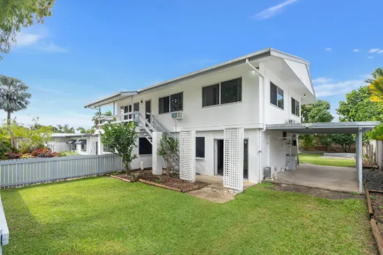 10 Jacaranda, Holloways Beach, Qld 4878