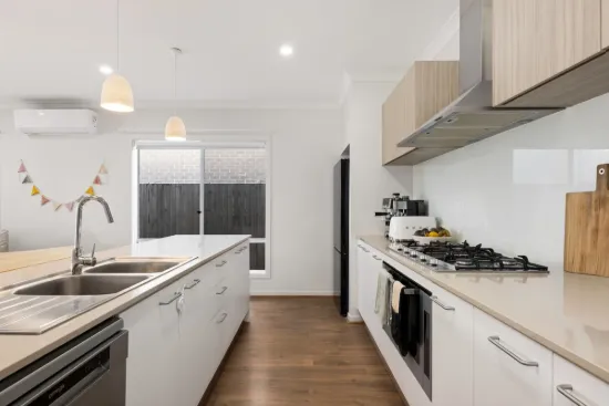 10 Jeanine Crescent, Nirimba, Qld 4551