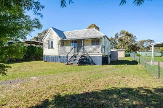 10 John Street, Goombungee, Qld 4354