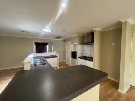 10 Karri Way, Thornlie, WA 6108 - For Rent