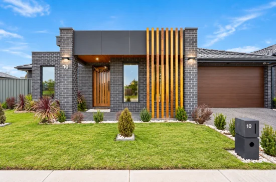 10 Lansdowne Parade, Tarneit, Vic 3029 - For Rent