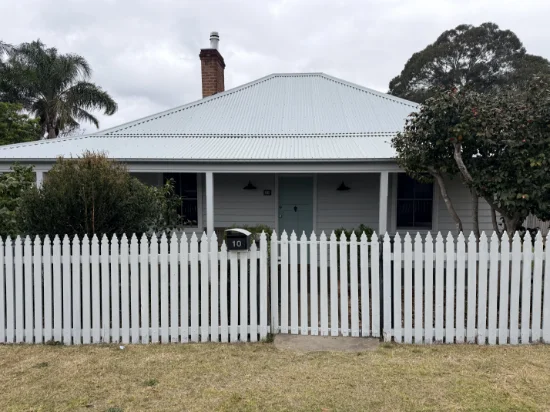 10 Luck Street, Moruya, NSW 2537 - For Rent
