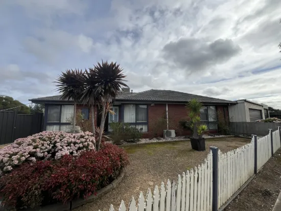 10 Magnolia Ave, Kings Park, Vic 3021