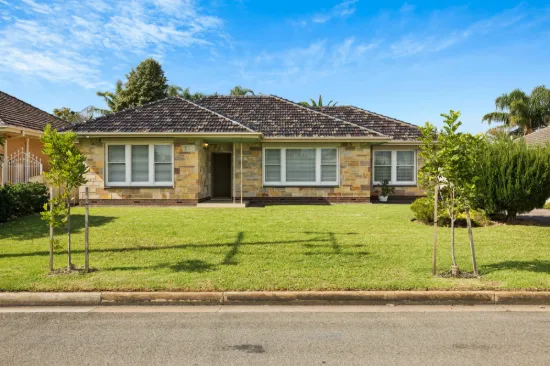10 Mallan Street, Findon, SA 5023