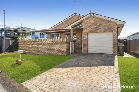 10 Marks Parade, Marks Point, NSW 2280