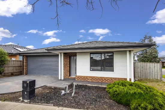 10 Mathoura Avenue, Werribee, Vic 3030 - For Rent
