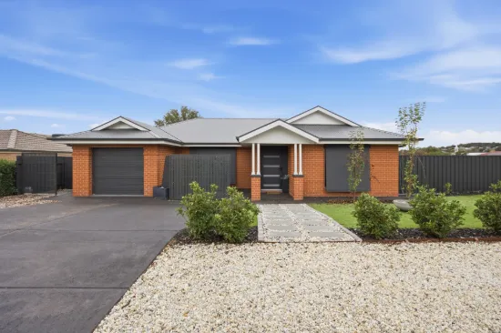 10 Nethereby Place, Bourkelands, NSW 2650