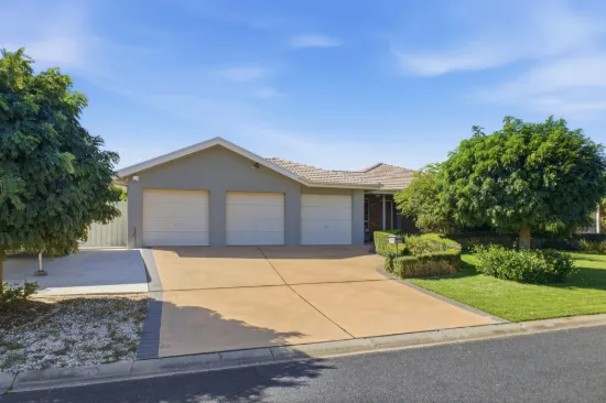 10 Parkview Crescent, Jerrabomberra, NSW 2619