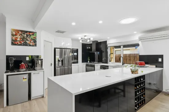 10 Pirianda Way, Aveley, WA 6069