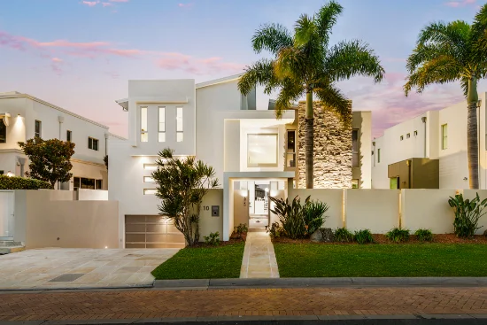 10 Royal Albert Cres, Sovereign Islands, Qld 4216