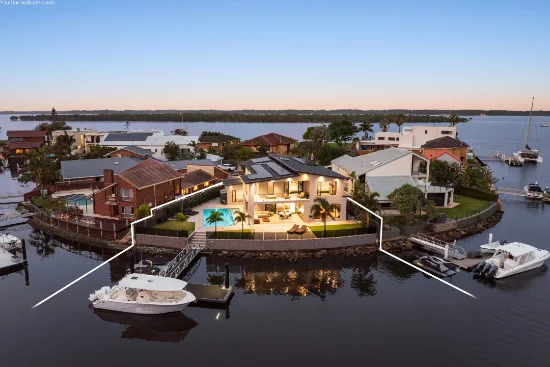 10 Sepik Place, Runaway Bay, Qld 4216