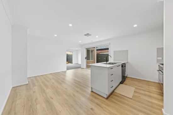 10 Silverstar Street, Pakenham VIC 3810-Image