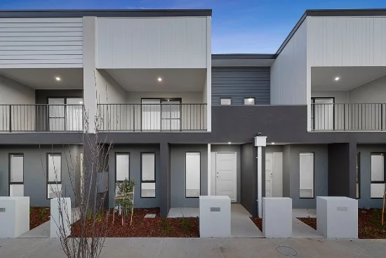 10 St Martin Way, Pakenham VIC 3810 - For Rent