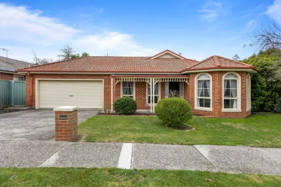10 St Robbins Avenue, Lake Gardens, Vic 3355