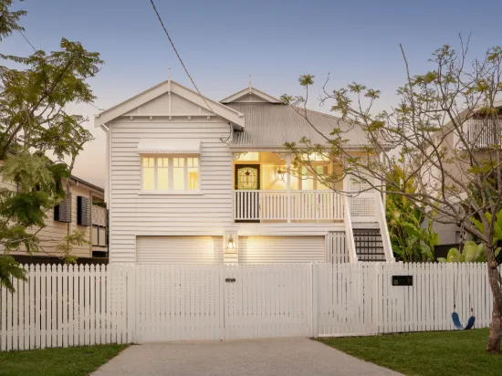 10 Stephenson Street, Bardon, Qld 4065