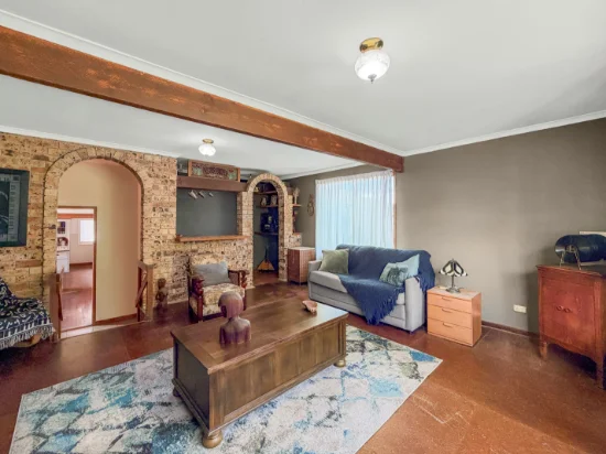10 Stratford Road, Unanderra, NSW 2526