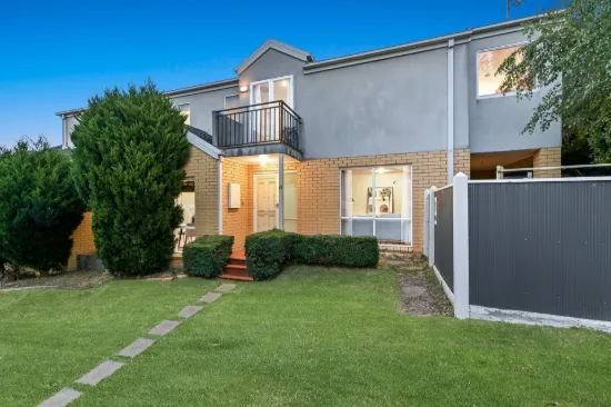 10 Tulloch Grove, Glen Waverley, Vic 3150