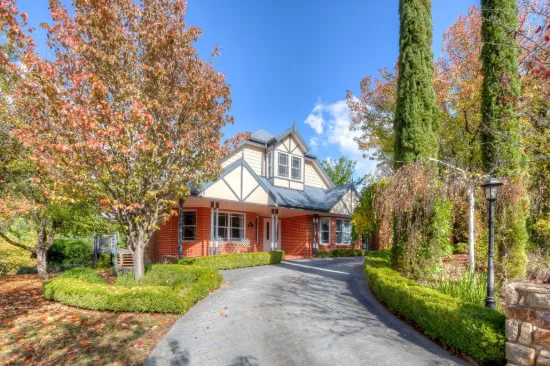 10 Walnut Grove, Bright, Vic 3741