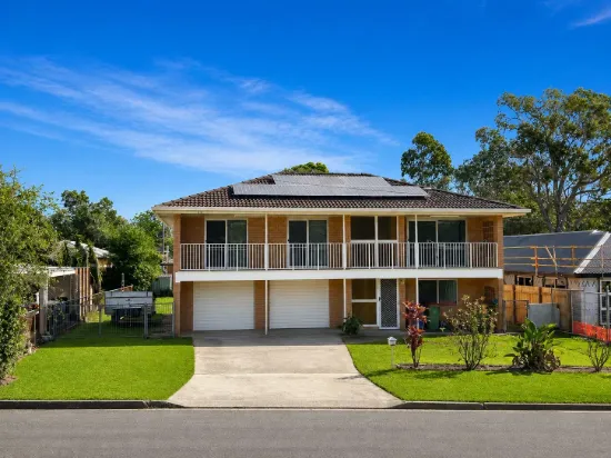 10 Warratina Street, Labrador, Qld 4215