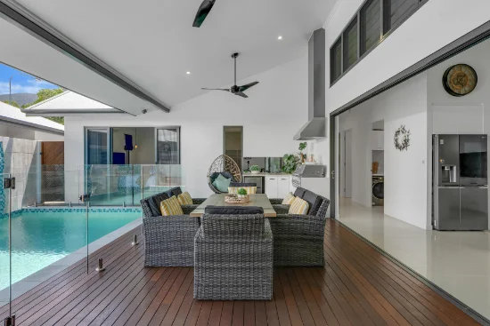 100 Cascade Boulevard, Palm Cove, Qld 4879