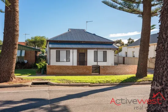 100 Fitzgerald Street, Beachlands, WA 6530