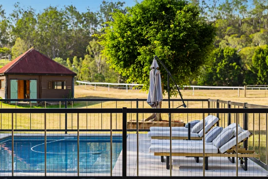 100 Waverley Road, Lake Manchester, Qld 4306