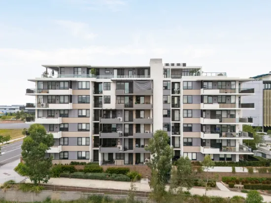 102/2 Fordham Way, Oran Park, NSW 2570