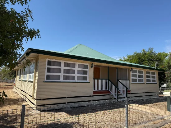 104 Crane Street, Longreach QLD 4730 - For Rent