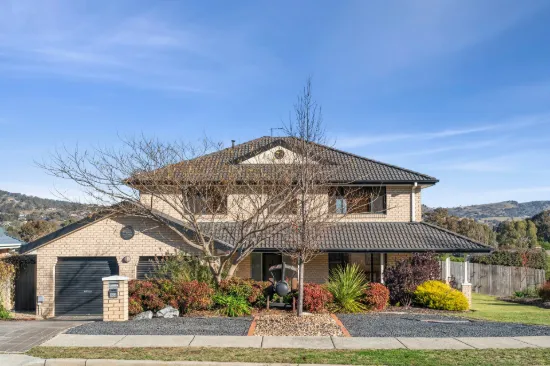 104 Halloran Drive, Jerrabomberra, NSW 2619