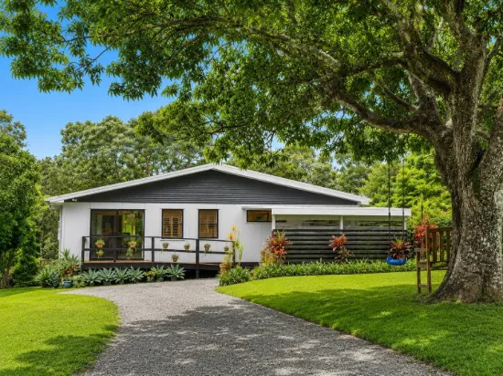 104 High Central Road, Macleay Island, Qld 4184