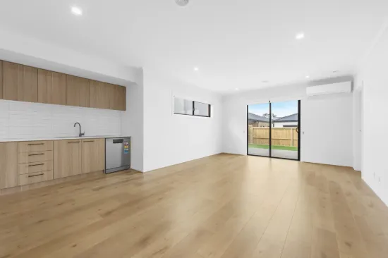 104 Pear Parade, Fraser Rise, Vic 3336