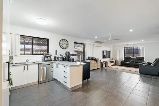 108 Bradman Way, Urangan, Qld 4655-Image