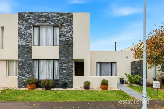 108 Signature Boulevard, Sanctuary Lakes, Vic 3030