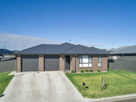 11-11a Evesham Circuit, North Tamworth, NSW 2340