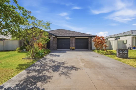 11-11A Seabeach Street, Sandy Beach, NSW 2456