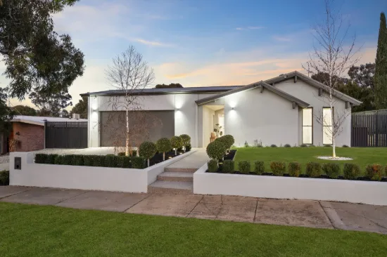11 Albert Avenue, Strathdale, Vic 3550