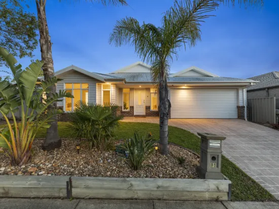 11 Aquitane Drive, Cranbourne East, Vic 3977
