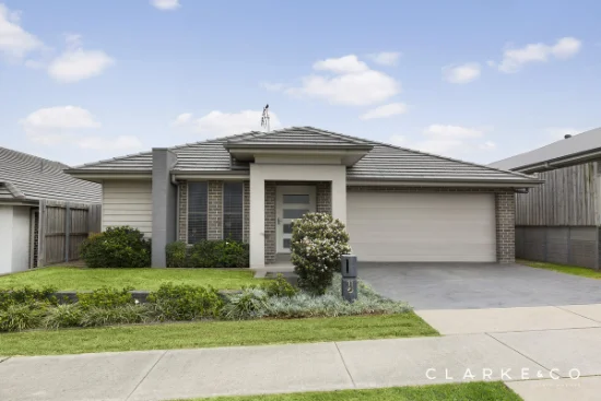 11 Arklow Crescent, Chisholm, NSW 2322