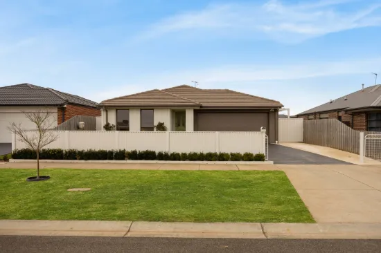 11 Barrett Street, Lancefield, Vic 3435
