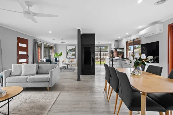 11 Bluegrass Walk, Frankston, Vic 3199 - For Sale