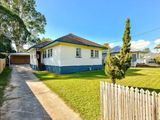 11 Boles Street, Stafford, Qld 4053