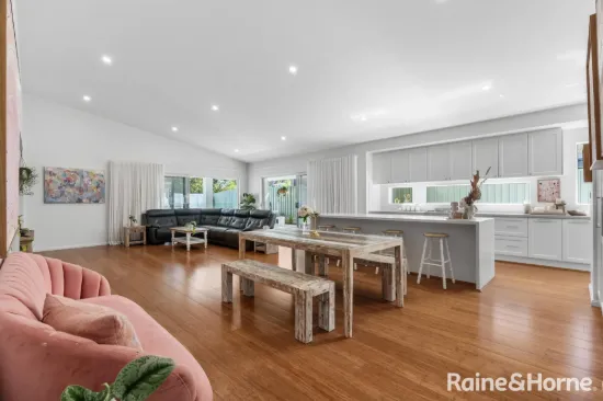 11 Brookwater Crescent, Mollymook Beach, NSW 2539