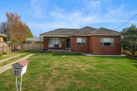 11 Bungown Place, Mount Austin, NSW 2650