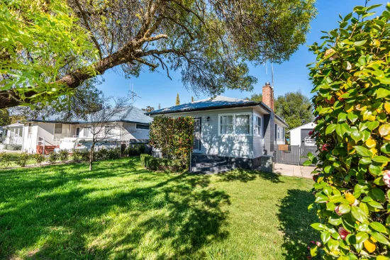11 Burrendong Way, Orange, NSW 2800
