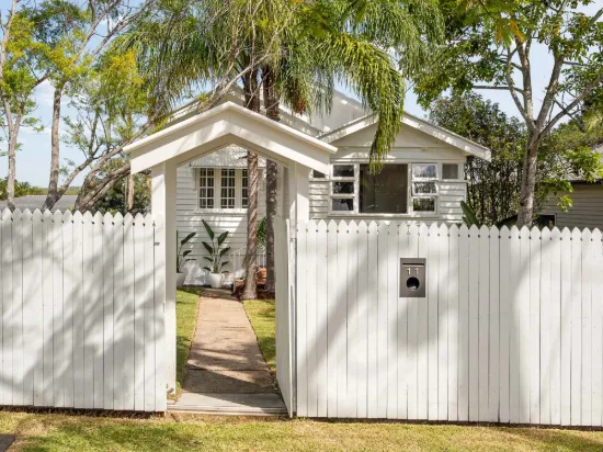 11 Eric Street, Holland Park, Qld 4121