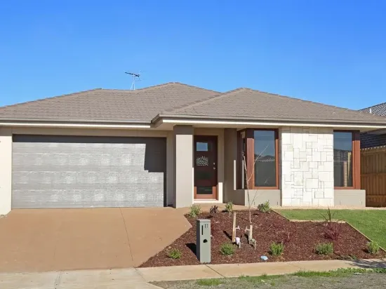 11 Fellows Street, Weir Views, Vic 3338