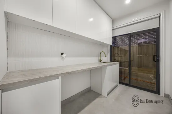 11 Gangur Way, Fraser Rise, Vic 3336-Image