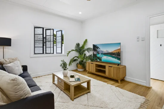 11 Gibson Cres, Holland Park, Qld 4121