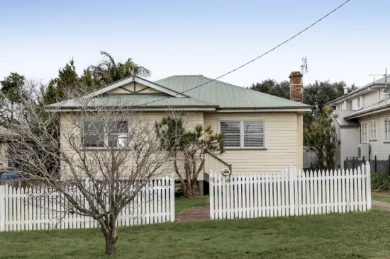 11 Glendower Street, Mount Lofty, Qld 4350